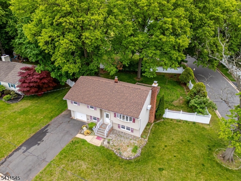 LacerdaTeam's tweet photo. 200 Ritter Ave, South Plainfield Boro, NJ, 07080
4 bed | 2 bath
Active | 599900
https://t.co/vz2R38iluk
Wow! Rare opportunity to own a 4-bedroom, 2-bath bilevel home backing directly to Spring Lake Park. Situated on a beautiful, private lot with white vinyl fencing, this home... https://t.co/HiXZEynAKc
