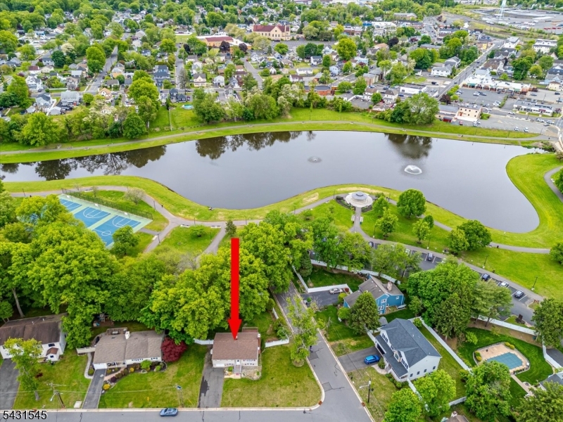 LacerdaTeam's tweet photo. 200 Ritter Ave, South Plainfield Boro, NJ, 07080
4 bed | 2 bath
Active | 599900
https://t.co/vz2R38iluk
Wow! Rare opportunity to own a 4-bedroom, 2-bath bilevel home backing directly to Spring Lake Park. Situated on a beautiful, private lot with white vinyl fencing, this home... https://t.co/HiXZEynAKc