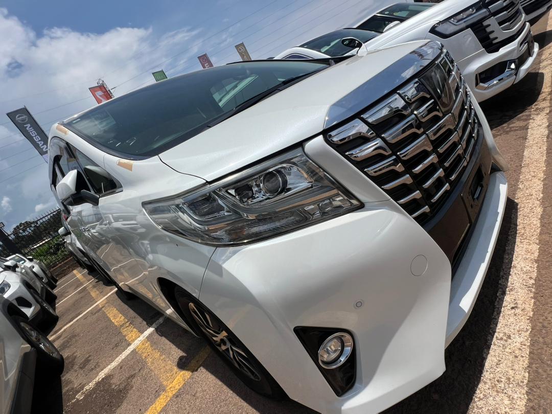 Landcruiser ZX 2024 model at 415m Noah 2018 model at 85m