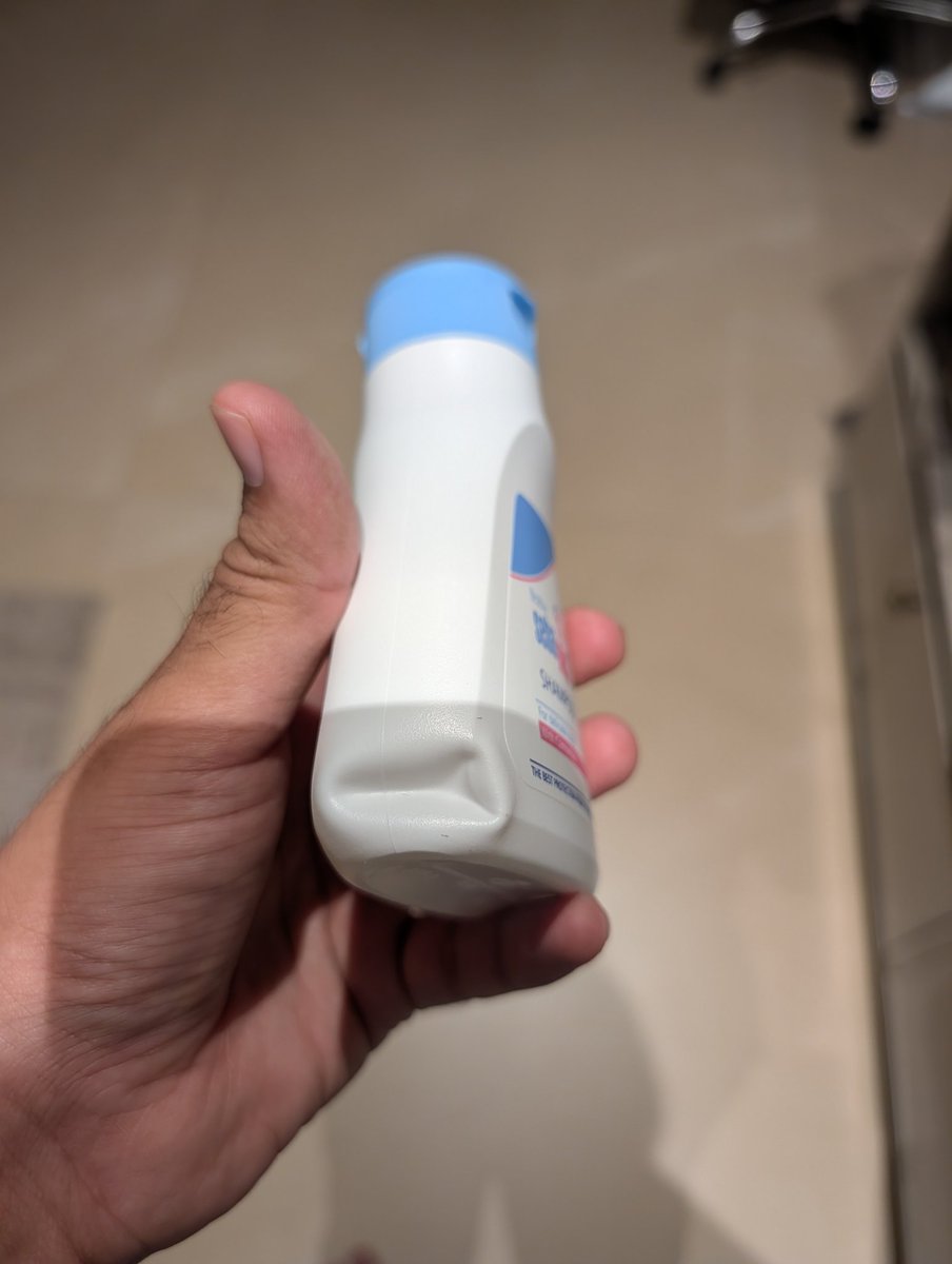 sam4958's tweet photo. Apply this duplicate product on my baby. @MoHFW_INDIA Out of 5 products I ordered 4 products have physical damage. How is it legal to sell damaged products like this @jagograhakjago .  I have four Black accounts in my family. https://t.co/7E9ba08AuK
