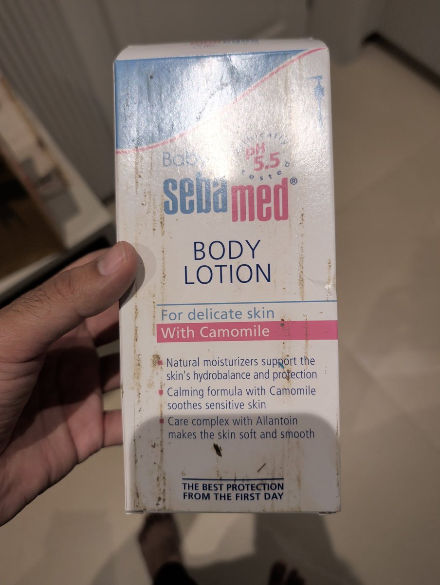 sam4958's tweet photo. @flipkartsupport @Flipkart Recived a damaged and probably counterfiet Sebamed Baby lotion with Damaged bottle and outer packaging. Your customer care is saying since the cream inside is the bottle we can not initiate a return request for the product and asking me to 1/n https://t.co/ULi19J8tic