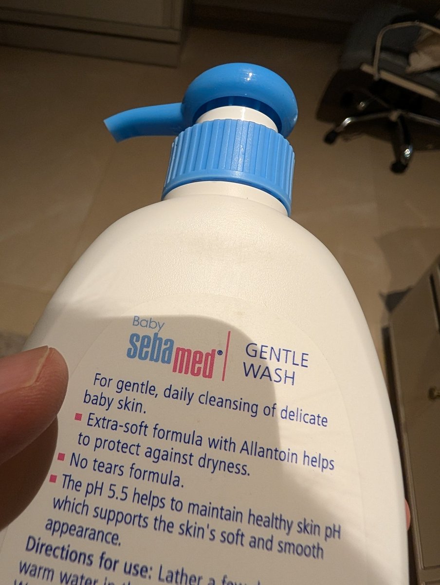 sam4958's tweet photo. Apply this duplicate product on my baby. @MoHFW_INDIA Out of 5 products I ordered 4 products have physical damage. How is it legal to sell damaged products like this @jagograhakjago .  I have four Black accounts in my family. https://t.co/7E9ba08AuK