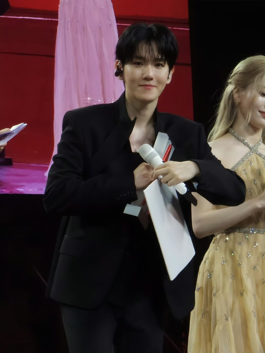SiC_BBH's tweet photo. 260426 Macau
边伯贤！做得好！
#BAEKHYUN #wiea #边伯贤 #백현 https://t.co/znn1cbjyVr
