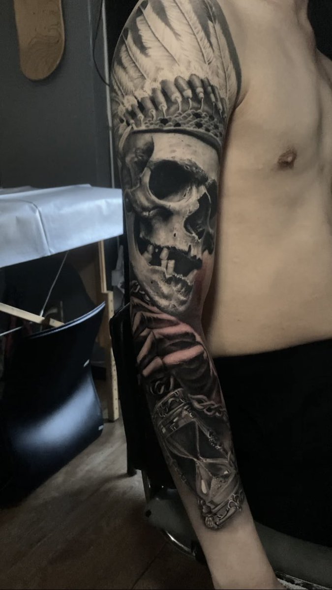 kbigtattoo's tweet photo. スカルインディアン・砂時計スリーブタトゥー
#アメ村
#大阪tattoo
#こうだい彫
#リアルタトゥー
#blackandgraytattoo https://t.co/qMb9Oor5FX