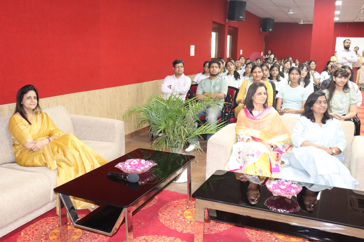 dpshisar's tweet photo. DPS Hisar felicitated Class XII achievers for their excellent board results. Principal Ms. Manju Sudhakar inspired students to begin preparing today to achieve greater heights tomorrow. https://t.co/xkCSlbNl02