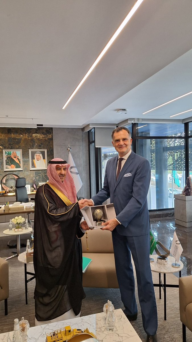 EUAmbGCC's tweet photo. Delighted to meet with H.E. Eng. Khalid Al Mudaifer, Vice Minister @mimgov. Productive discussion on strengthening EU-Saudi cooperation in the strategic minerals sector and exploring new opportunities for partnership. Together, building a stronger future.🇪🇺🇸🇦 https://t.co/JAb2wJtcyp