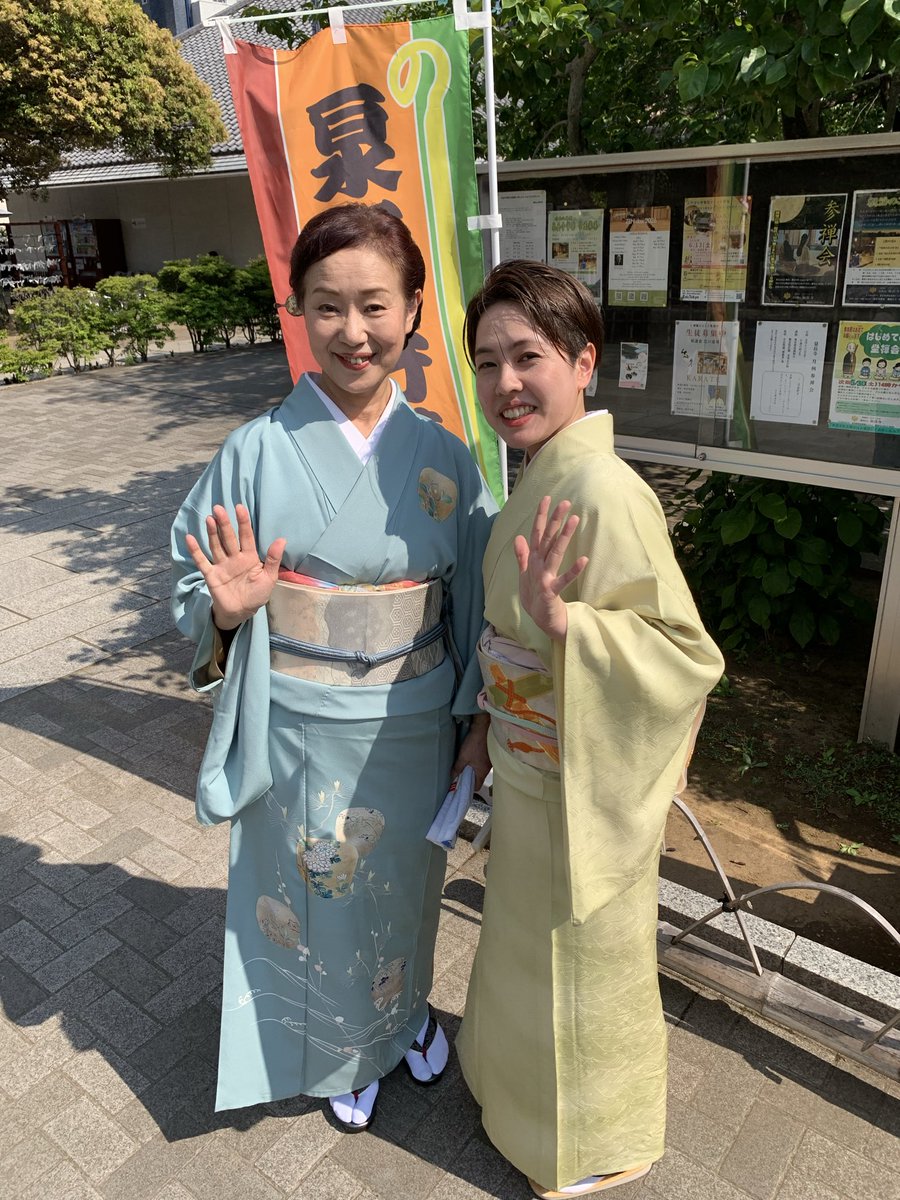 kandakaori's tweet photo. 毎月14日は赤穂義士四十七士のお墓がある泉岳寺にて、講談協会と日本講談協会共催の講談会があります。
　今日は「新二つ目を祝う会」として私の弟子のおりびあさんと、伯山さんのお弟子さん梅之丞さんが主役、キラキラしてさきが楽しみなお2人です。
　それにしても私が二つ目になったウン十年前は、まもなくバブル到来という時期で講談はほとんど見向きもされず‥。隔世の感があります。
　泉岳寺駅から本郷三丁目駅に移動し、今夜はこれから講談教室です！一日中講談漬け、たまにはいいものです（笑）
#泉岳寺講談会
＃講談協会
＃日本講談協会