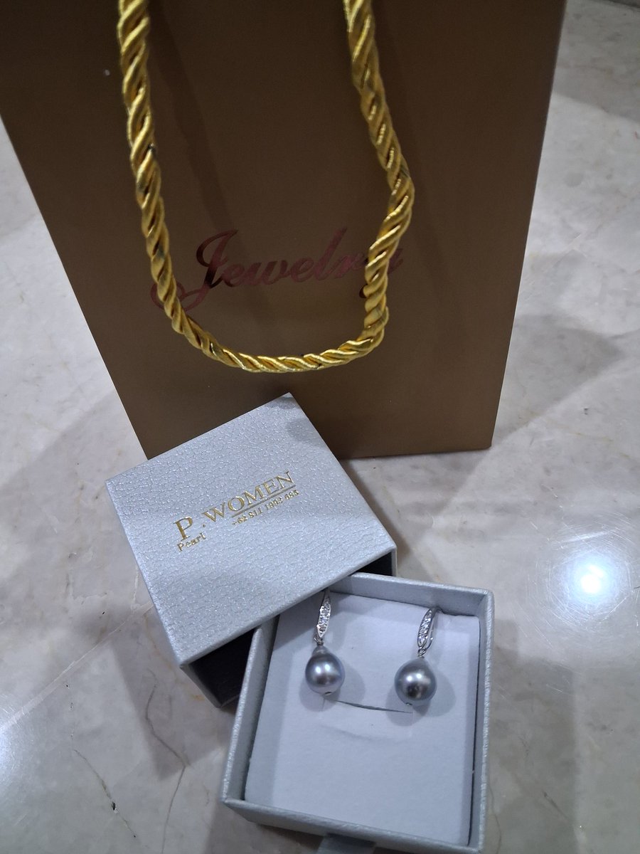 I_jakarta7's tweet photo. 今回かなり当たったー👏
「P. Women｣

3月は帰国ラッシュで棚スカスカだったのに、大量入荷✨

ロンボク海水パールのシルバーピアスが
Rp.276.000🫢
指輪もRp.276.000

当たり前みたいに20%OFFしてくれる…

箱はお願いしたら、入れてくれるよ✨

#ジャカルタ駐在妻 #ジャカルタ生活 #駐妻購入品 https://t.co/NucjIBVIh1