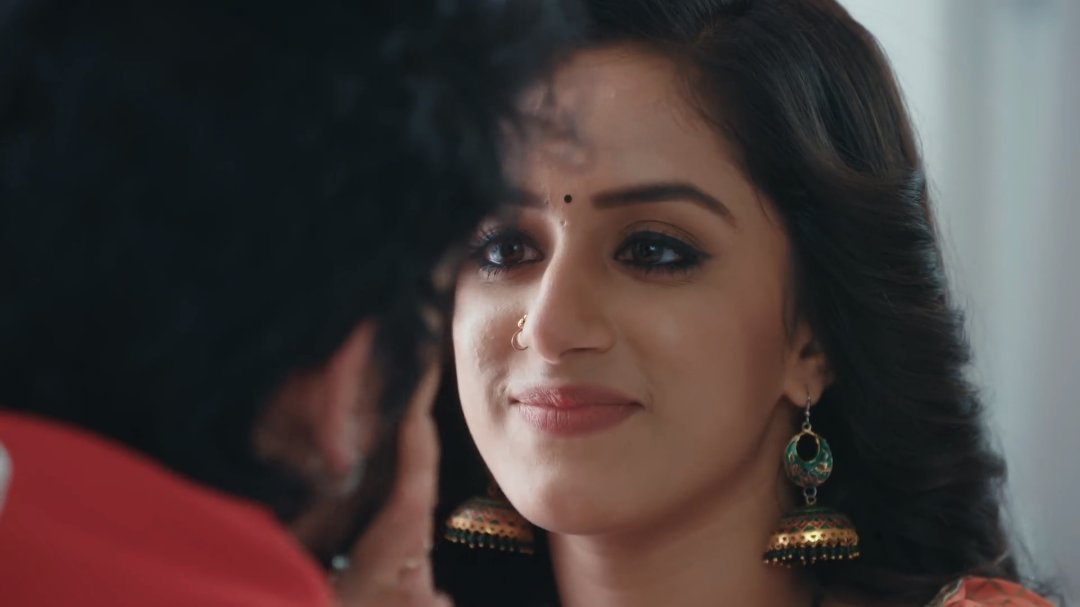 srisvidzzz's tweet photo. Bolne ko toh Preesha was a gynecologist, but she knew all of Rudraksh’s soft spots 😭😭… One single touch could make his hormones jump within seconds 🤣🤣🤣

[ #AbrarQazi #SargunKaurLuthra #RuSha #YehHaiChahatein ] https://t.co/eNX2BBZae2
