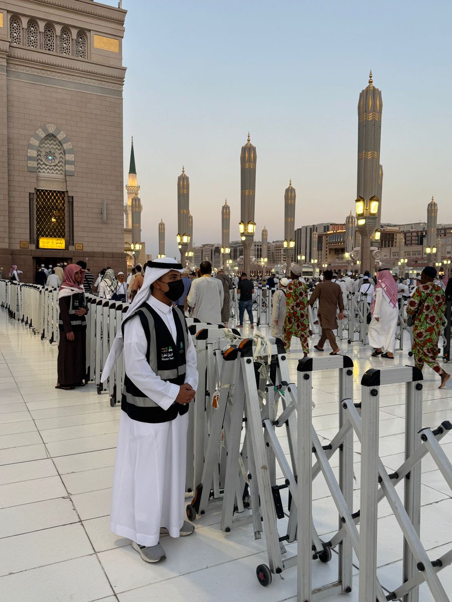 taibaedu_sa's tweet photo. بـ #تطييب_الزوار.. نسعد بخدمة ضيوف الرحمن 🕌

جانب من جهود الفريق التطوعي بـ #جمعية_طيبة_التعليمية في خدمة الزوار وإثراء تجربتهم الإيمانية، تجسيداً لقيم العطاء وحفاوة الاستقبال في طيبة الطيبة.

بارك الله في جهود المتطوعين، وجزاهم خير الجزاء. 🌿

#خدمة_ضيوف_الرحمن #المدينة_المنورة https://t.co/vpv34Kdhzr