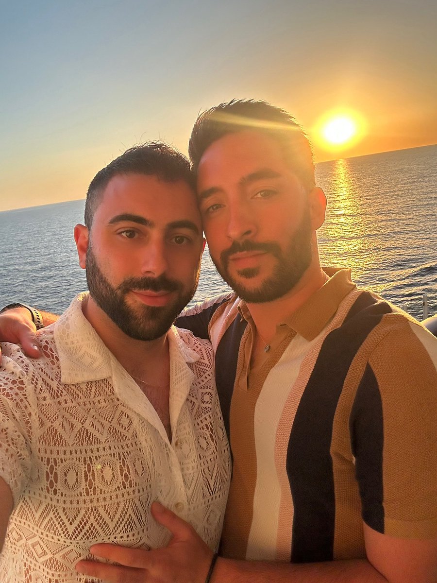 MichaelBrismon1's tweet photo. 8 ans de mariage ♥️ Quelle chance inouïe d’avoir trouvé l’amour de sa vie, j’avais tant rêvé de trouver l’âme avec qui partager chacun de mes jours… ; je t’ai trouvé, et tout dépasse ce que j’aurais pu imaginer

#LGBTQIA https://t.co/hkG0TxvrC1