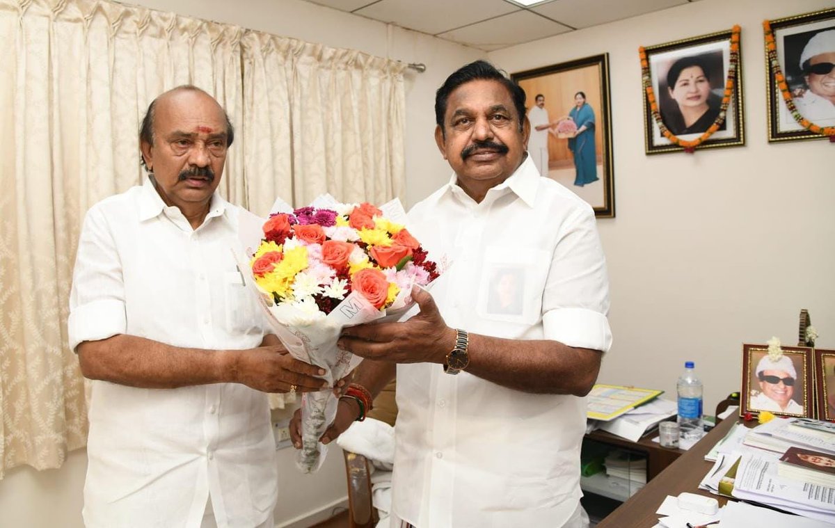 saisureshadmk's tweet photo. மாண்புமிகு இதய தெய்வங்கள் புரட்சித்தலைவர் எம்ஜிஆர் புரட்சித்தலைவி அம்மா ஆகியோரது  அருளாசியுடன்..

திருச்சி புறநகர் தெற்கு மாவட்ட கழகத்தின் மாவட்ட கழக செயலாளராக  பொறுப்பேற்கும்..

முன்னாள் அரசு தலைமை கொறடா மதிப்பிற்குரிய அண்ணன் R.மனோகரன் BSc., அவர்கள்..

மாண்புமிகு கழக பொதுச்செயலாளர், முன்னாள் தமிழக முதல்வர், தொண்டர்களின் எண்ணங்களை  பிரதிபலிக்கும் புரட்சித்தலைவி அம்மாவின் வழித்தோன்றல், கழக காவலர்  புரட்சித்தமிழர் #எடப்பாடியார் @EPSTamilNadu அவர்களை சந்தித்து வாழ்த்தும் ஆசி பெற்ற போது..