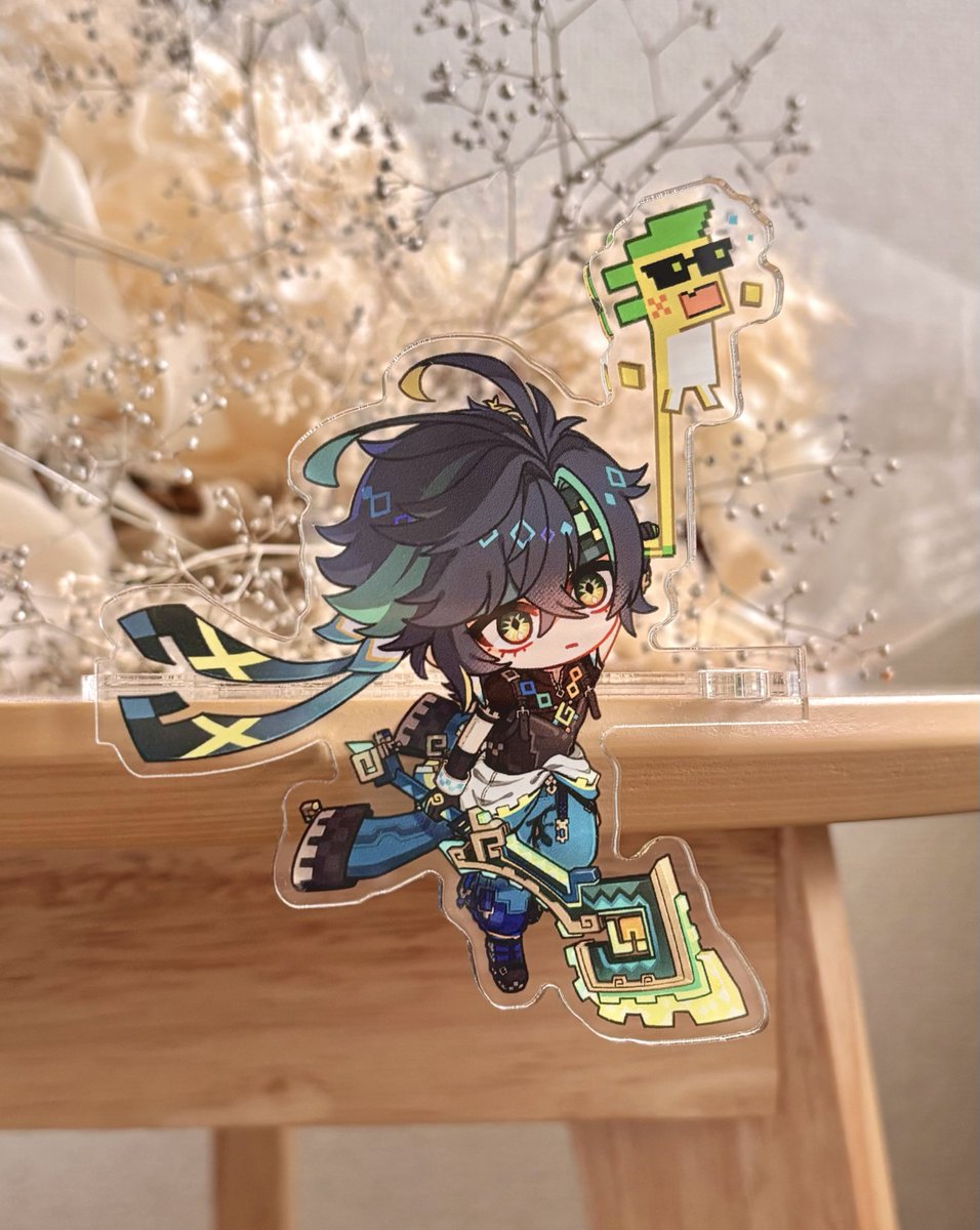 アハキィのぶら下がりアクスタ作りました💛💚 台座が真ん中についてる