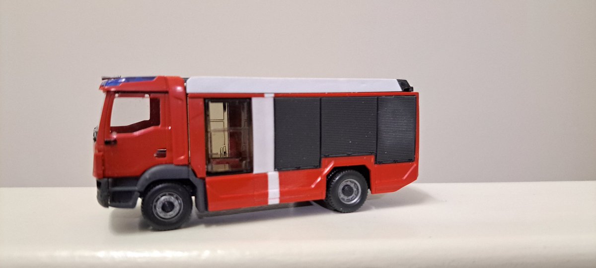 FFireboy's tweet photo. Voor front 04-1432 gemaakt.
Opdruk van model verwijderd.
Gereed voor spuiten in RAL3000 brandweer rood. https://t.co/smIRse06wa