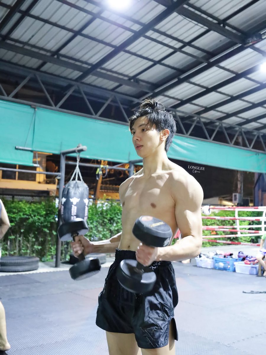 Atong6rerun's tweet photo. #longlee7 https://t.co/M59RP7AFhe