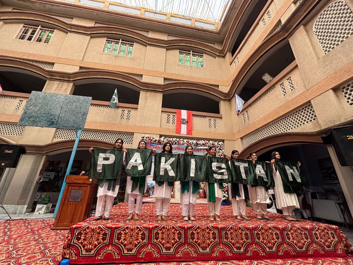 AustriaInPAK's tweet photo. Warm hospitality from the school community, whose management has Austrian roots. Students showcased Pakistan’s rich cultural diversity and cuisine and even performed a traditional Austrian dance 🇦🇹 @eupakistan https://t.co/ZJz4mLeBFX