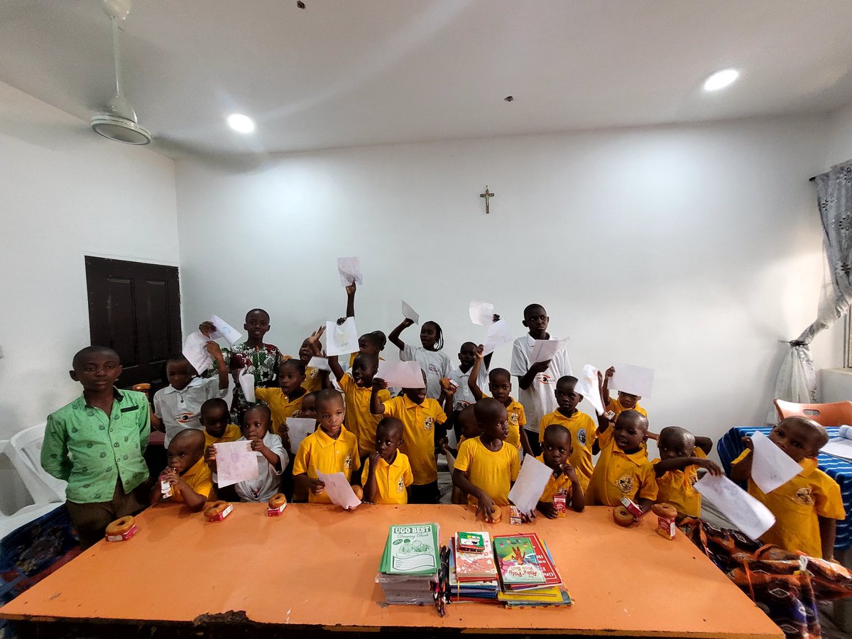 Bukdandbougie's tweet photo. You probably wonder about our past Outreaches, don't you?
Well, wonder no more, here are a few snippets to whet your appetite 😌

#bookclub #outreaches #igniteadream https://t.co/9MiYU4UyK5