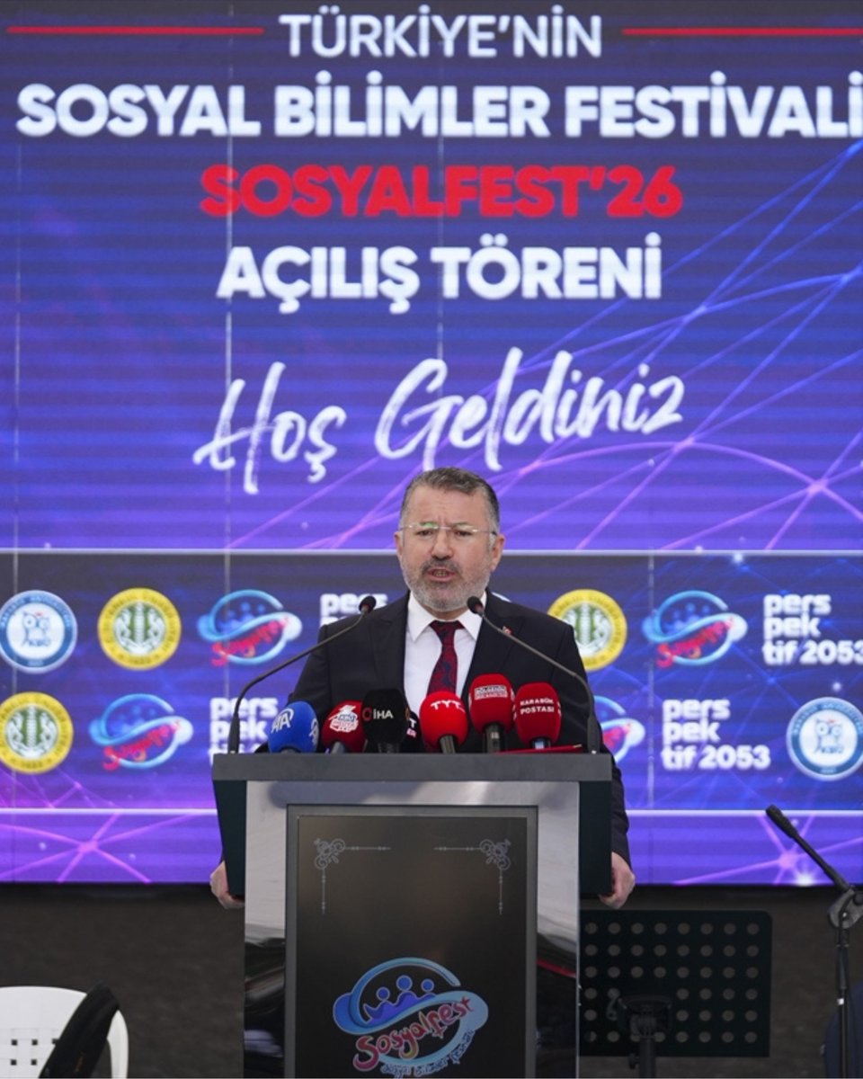 YildizEdu's tweet photo. 🎓✨ Rektörümüz Prof. Dr. @eyupdebik, Türkiye’nin ilk ulusal ve uluslararası sosyal bilimler festivali olan #Sosyalfest ’26 kapsamında düzenlenen ödül töreni ve kapanış programına katıldı.

Karabük Üniversitesi öncülüğünde ve İstanbul Üniversitesi iş birliğiyle gerçekleştirilen programa; Karabük Üniversitesi Rektörü Prof. Dr. @fatihkirisik, İstanbul Üniversitesi Rektörü Prof. Dr. Osman Bülent Zülfikar ile Gençlik ve Spor Bakan Yardımcıları Av. Doç. Dr. Safa Koçoğlu Gürsoy ve Dr. Enes Eminoğlu da iştirak etti.

@krbkuni @istuniresmi