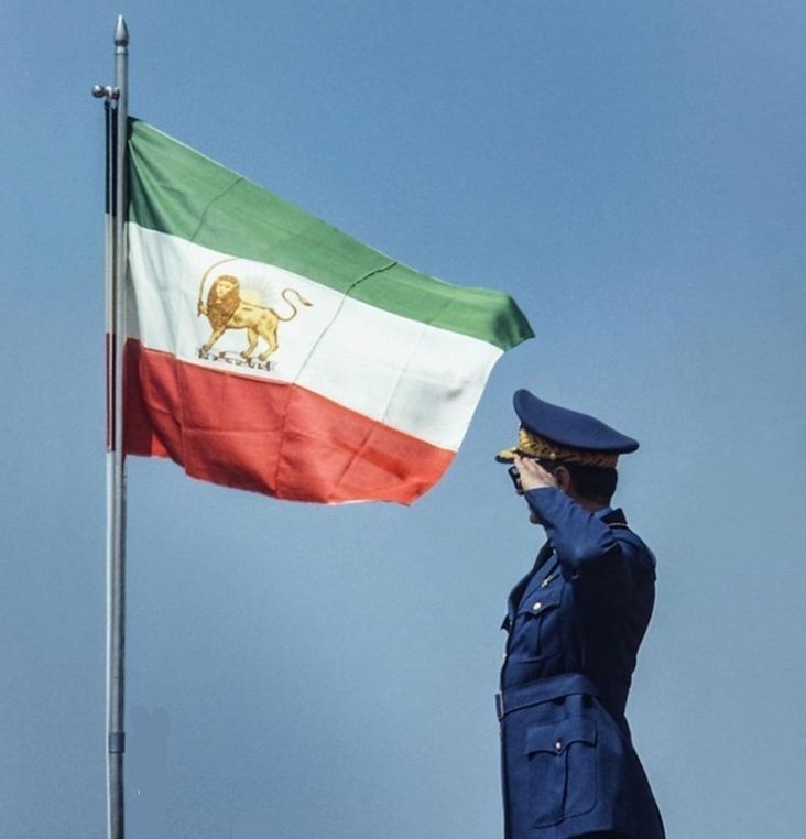 MohammadJa90's tweet photo. من با افتخار فرزند میهنم ایران هستم

#KingRezaPahlavi‌ForIran 
#جاویدشاه https://t.co/jnVpGjIySS