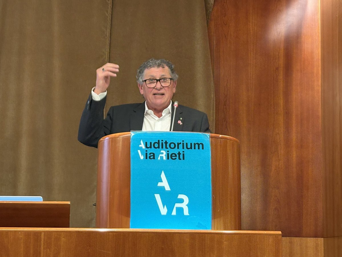 FnpCislLazio's tweet photo. Pompeo Mannone è intervenuto al Consiglio generale della Fnp ribadendo l'importanza della Confederalità, della partecipazione esterna ed interna alla Cisl, della Continuità Associativa per rendere l'azione della nostra federazione più incisiva e vicina agli iscritti.
#fnpcisl https://t.co/2NX3Td5u1v