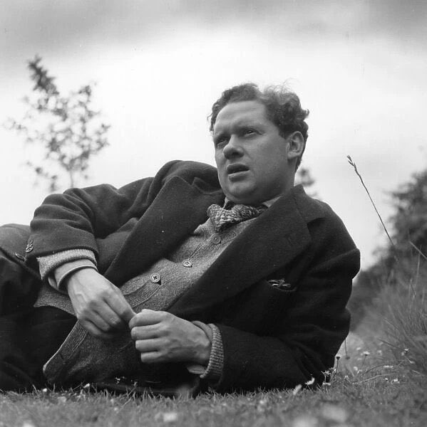 IanCallaway352's tweet photo. “Time held me green and dying, though I sang in my chains like the sea.” #DylanThomas
 #InternationalDylanThomasDay https://t.co/LesCibtfYy