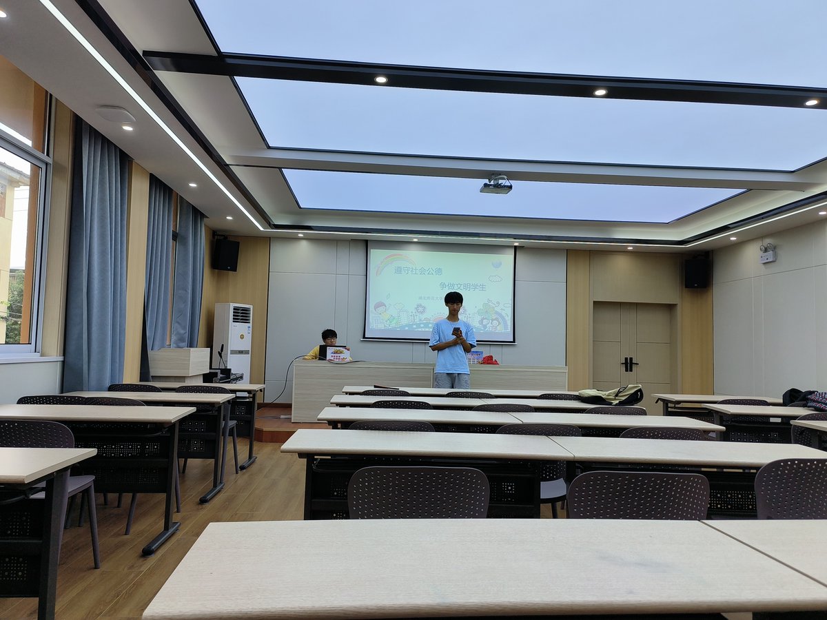 Faulon2's tweet photo. Just wrapped up an inspiring AI basics workshop with 50+ curious professionals! Learned so much and already can’t wait to apply these skills to my daily work.  #AITraining #ProfessionalGrowth， https://t.co/NZIG2zh42r