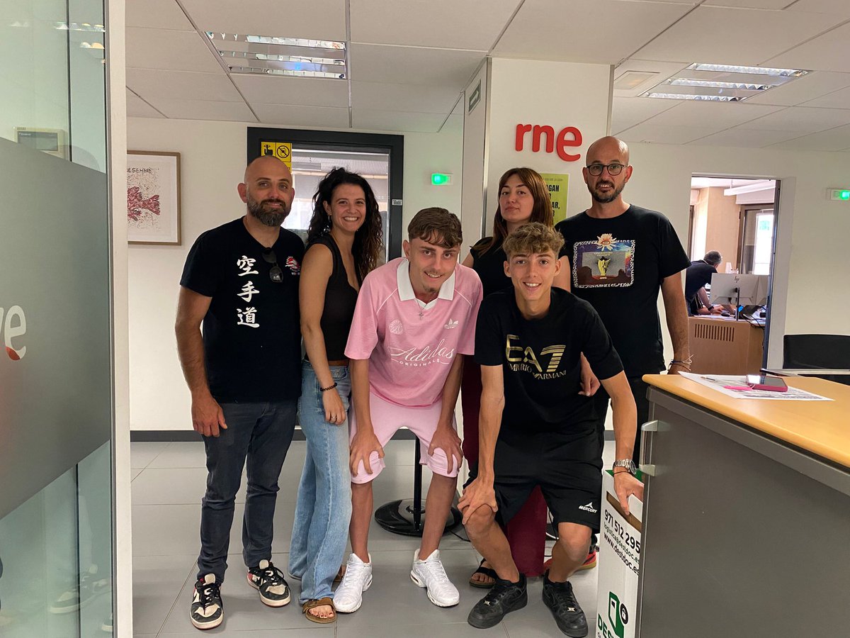 3SalutMental's tweet photo. Nou episodi de "Punt de Fuga per la Salut Mental" a @RTVEBalears.

Alumnes, docents i professionals parlam sobre el programa "Flip Up, dona la volta a les teves emocions", finançat pel @ConselldeMca i impartit per @3SalutMental.

▶️A partir del minut 5.35: https://t.co/sSgZQlQeKh https://t.co/hT7rxUWtFt