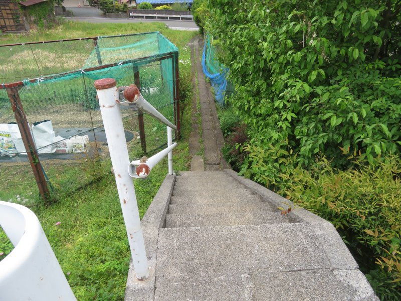 WOnokun's tweet photo. 三重県いなべ市藤原町で見かけた暗渠。
#暗渠
#暗渠道
#いなべ市
#藤原町
5/3 https://t.co/wp941P3ilP