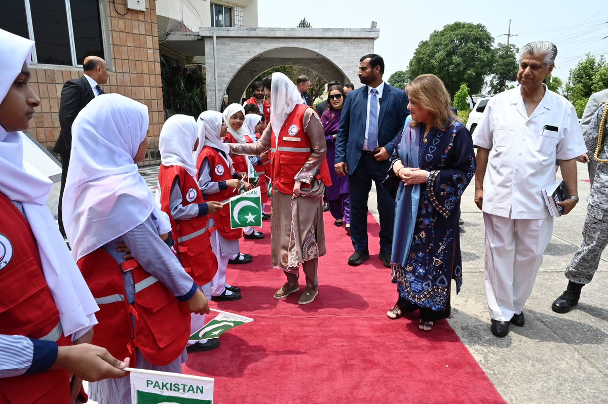 MediaCellPPP's tweet photo. First Lady Bibi @AseefaBZ, MNA meeting with PRCS volunteer children at Headquarters, while appreciating their commitment and participation in humanitarian and community service activities. https://t.co/Z0eflbBHal