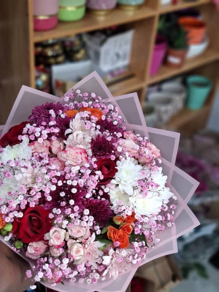 Iyanu sells fresh flowers tweet media