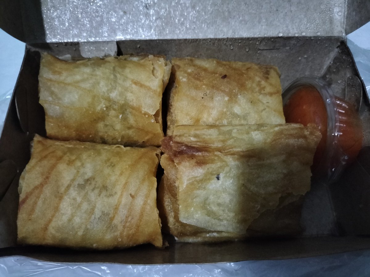 senpeach_'s tweet photo. First time nyoba dimsum gorengg 😯 https://t.co/ZNG62jdDkA