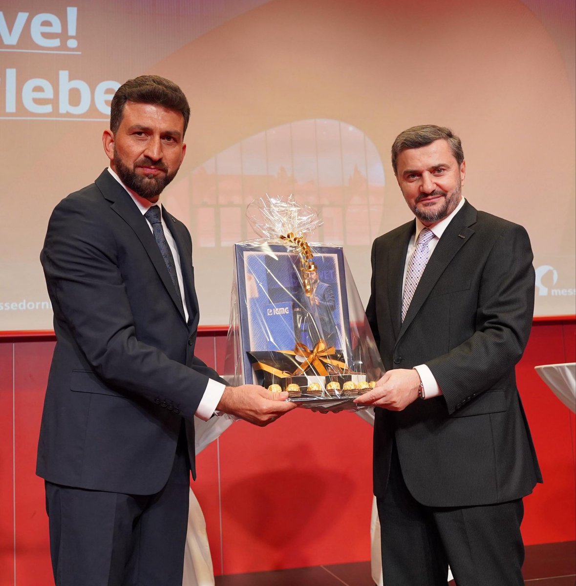 kemalerguen's tweet photo. Dornbirn'de kapılarını açan 19. #Avusturya Kültür Fuarı'nın açılış heyecanına ortak olduk. Avusturya İslam Federasyonu’nun (AİF) öncülüğünde gerçekleşen bu değerli organizasyonda emeği geçenlere şükranlarımı sunuyorum. https://t.co/6lwwyDmvUD