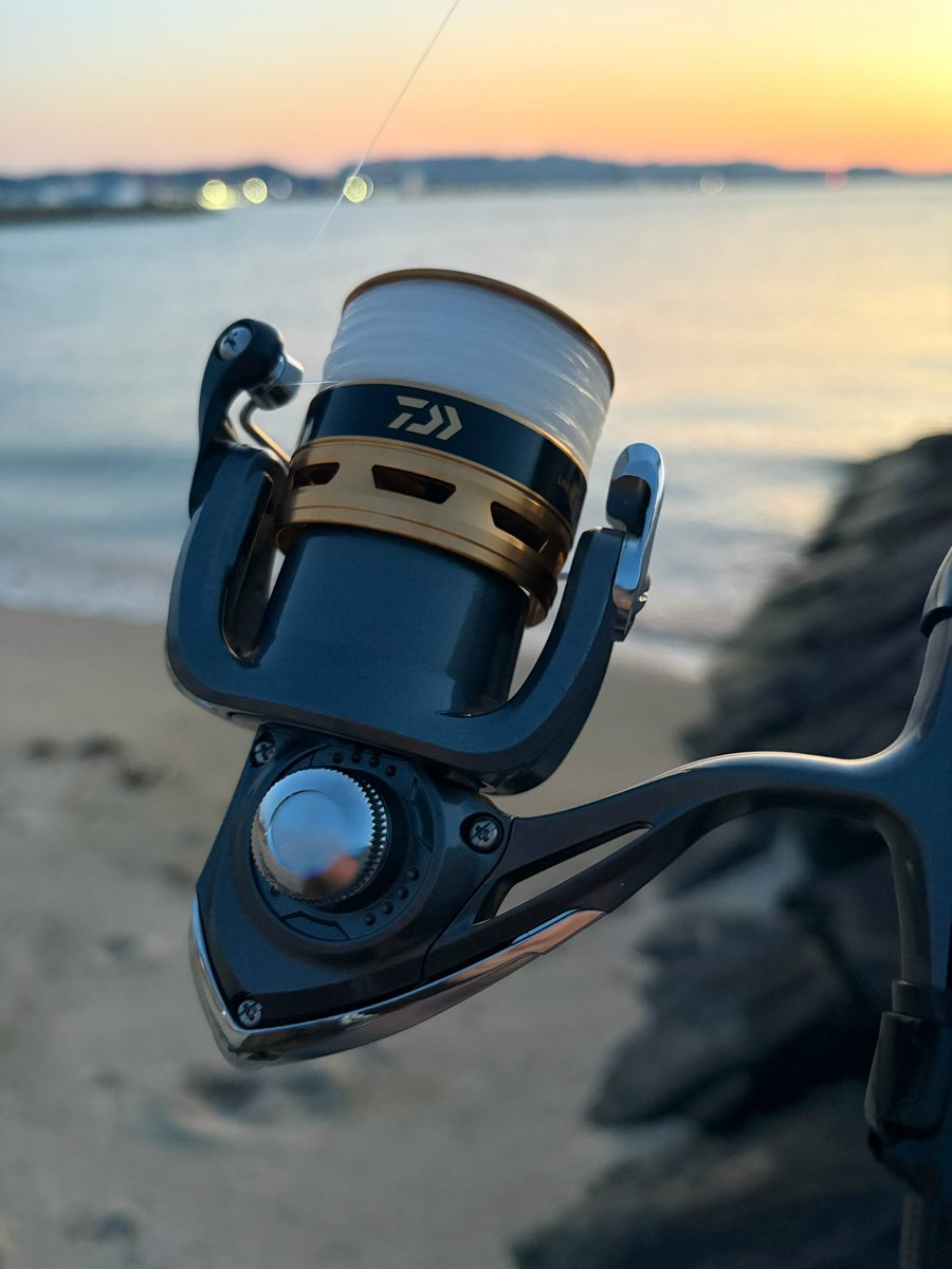 yoomama000's tweet photo. 連休2回釣りに行けました🎣
(早朝3時～と夕方17時)
20cmくらいのキス初めて🐟✨️

こ���前買ったハサミめちゃ切れ味よくてサクサク処理できた🎶
塩焼きと天ぷらでいただきました🙏
めちゃ美味しい✨️
#海釣り #キス釣り https://t.co/jYR06t60PR