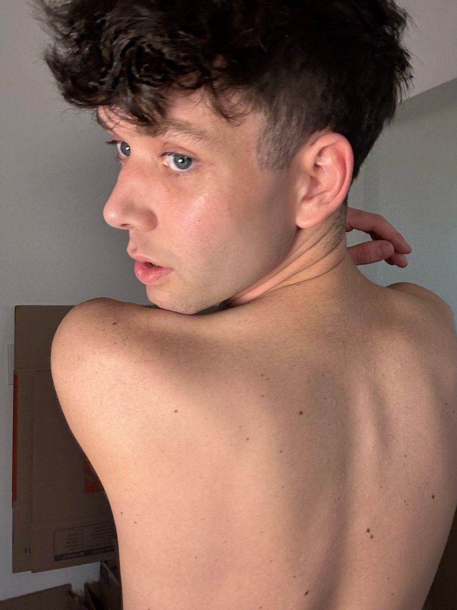 JakeStyled's tweet photo. 325 photos later only to be able to post 4 - might have to double post #MyCalvins #JakeStyles https://t.co/86xWLv0arF