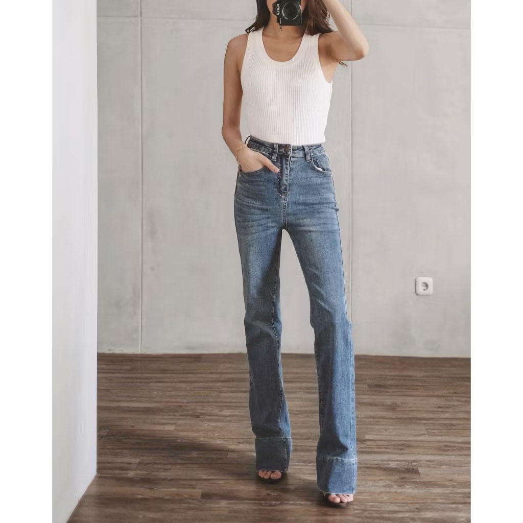 pyoopyoo16's tweet photo. (PRELOVED) ANAIN - Agua Jeans Size XS (PETITE)

XS
Waist 62cm up to 66cm
Hip 82cm up to 88cm
Petite Length 97cm
(Panjang Asli 102cm, di Potong jdi 97cm) PETITE https://t.co/IASHOkaUlY