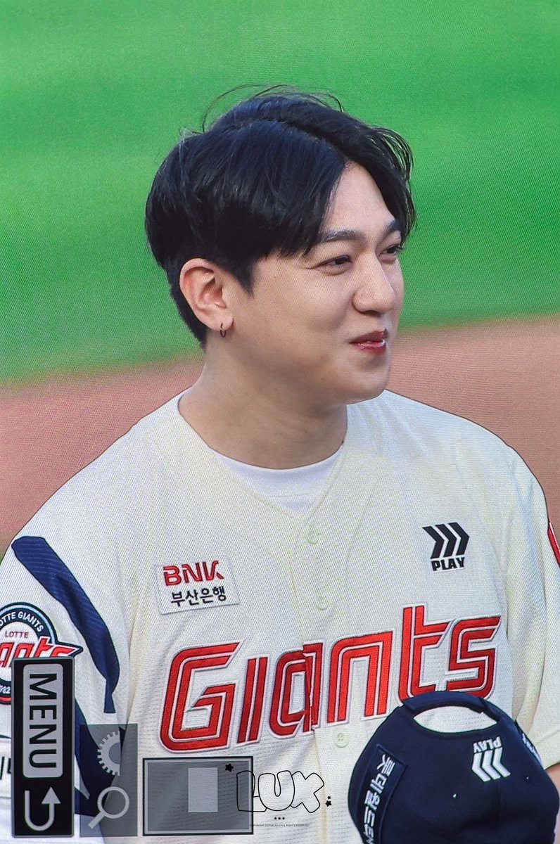 mrsjungchanwoo's tweet photo. that little smile, he’s so handsome🫠 https://t.co/lgMHj24ojp