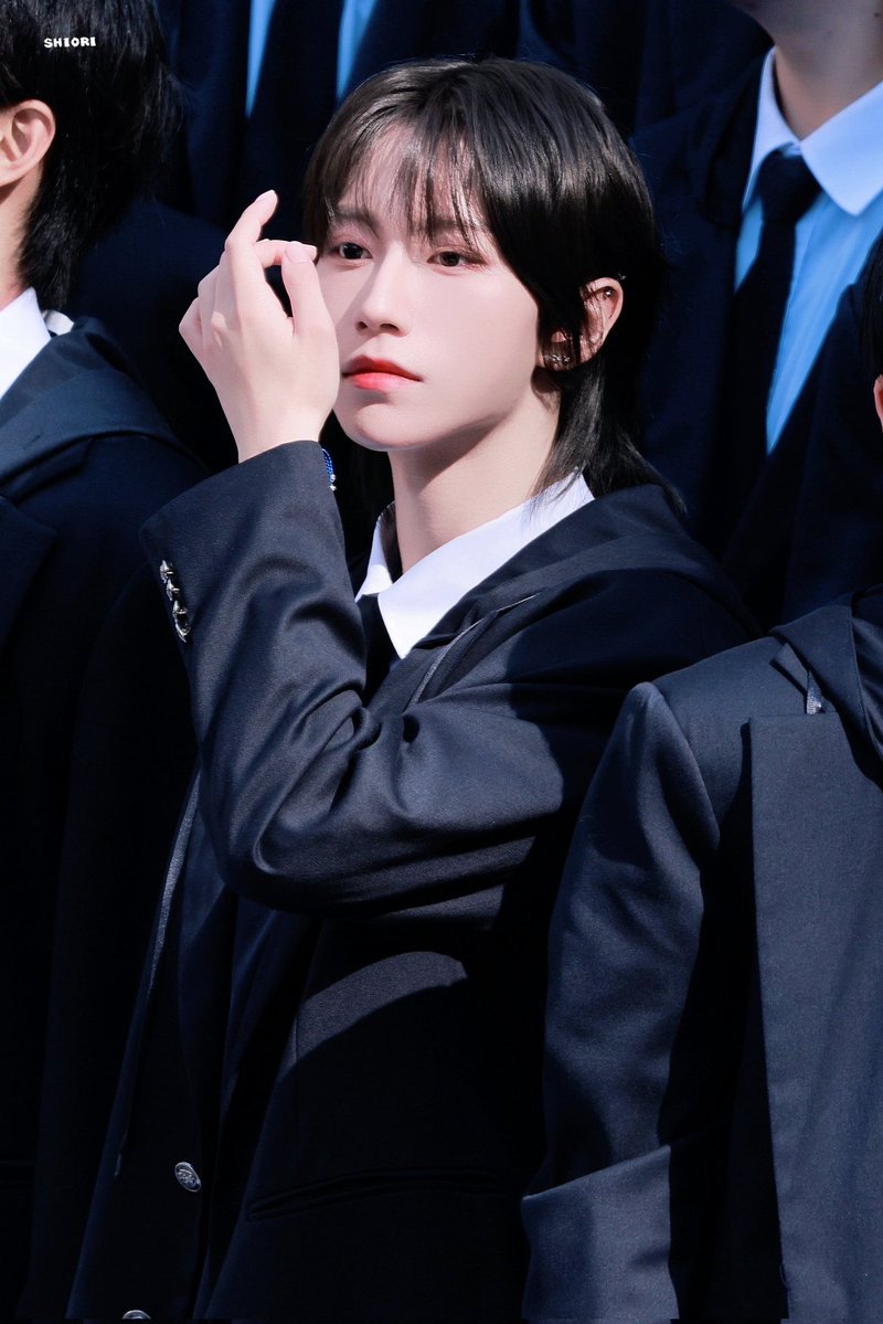 이로 tweet media