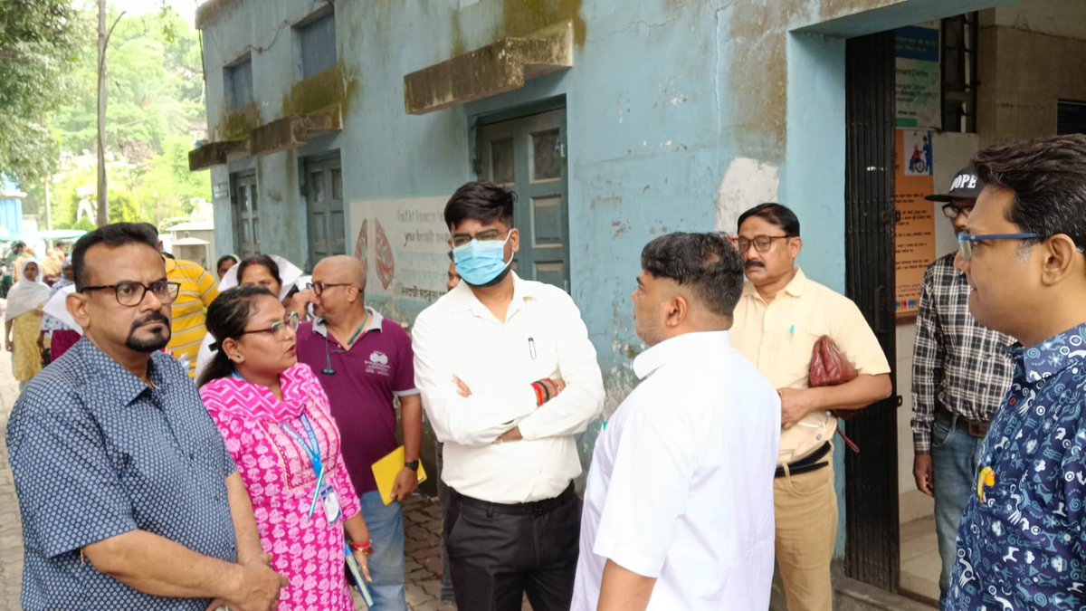 DEOCOB's tweet photo. Sub-Divisional Officer (SDO) Dinhata visited the Dinhata Sub-Divisional Hospital to review healthcare services, inspected hospital facilities and interacted with doctors, healthcare staff, and patients regarding the overall functioning of the hospital. https://t.co/3w0exLBL1A