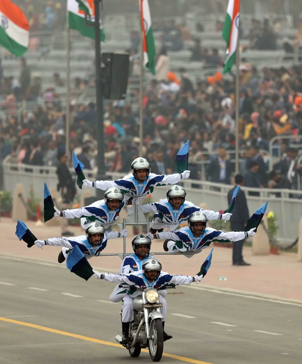 ifisay's tweet photo. Indian ministers after Modi's appeal to save petrol. #JanJanKaSankalp https://t.co/GTmq5xS3xq