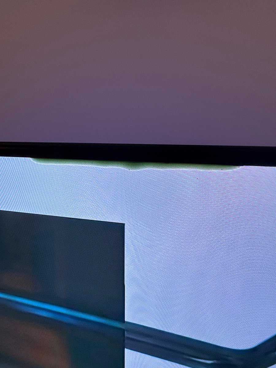 riskbane's tweet photo. @lgespana Hola. Mi OLED CX tiene delaminación de panel (vicio oculto). Vuestro servicio telefónico se niega a escalar el caso a un supervisor (Exp: CNU260514433840). ¿Es esta la atención que dais a vuestra gama premium? https://t.co/fTQEqOl5Ob