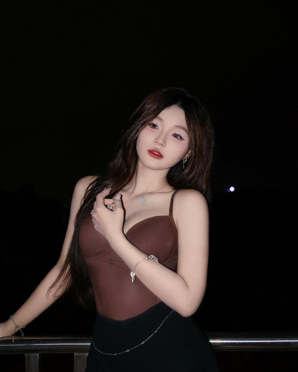 binhann07's tweet photo. Nếu được sở hữu em một đêm thì anh sẽ làm gì ạ https://t.co/UssXANuGpK