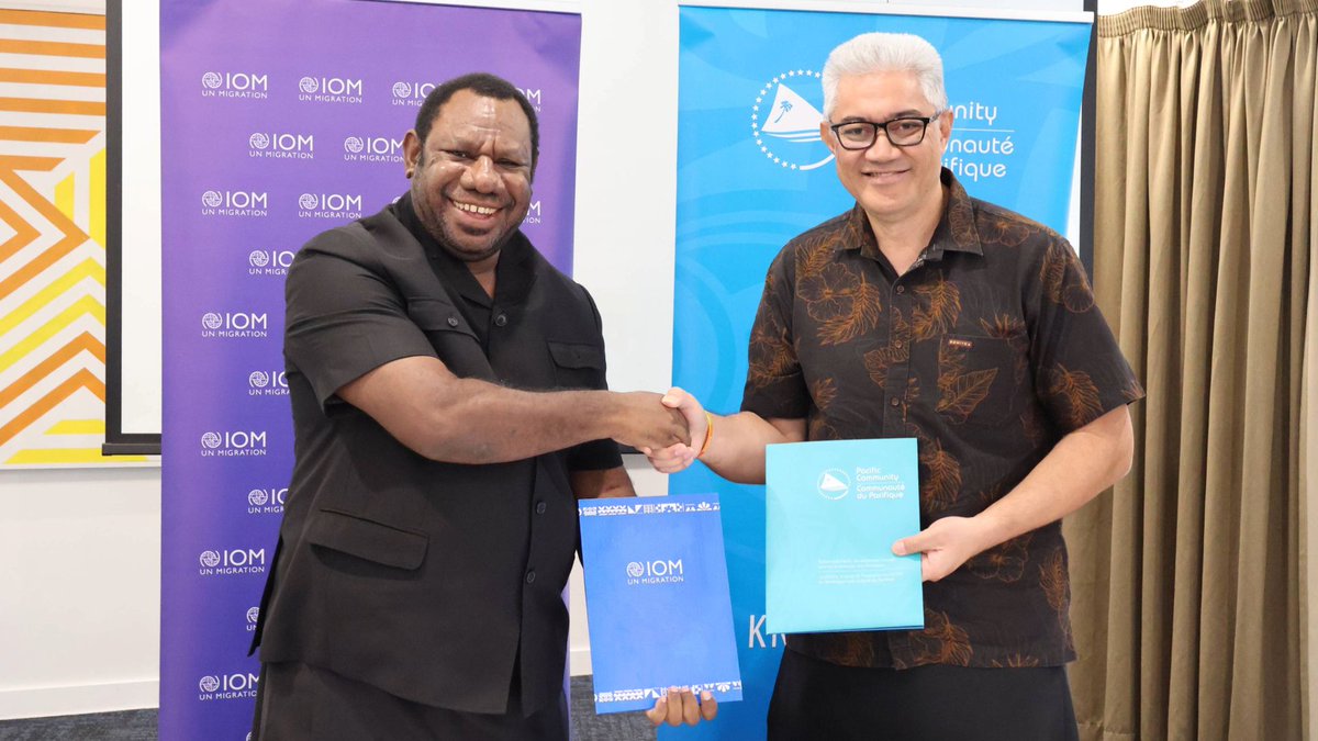 IOMAsiaPacific's tweet photo. As climate impacts intensify across the Pacific,
@UNMigration and @spc_cps are strengthening cooperation.​

Together, we will reinforce support to Pacific countries in responding to climate-driven disasters, displacement and human mobility.​  

🔗 https://t.co/Qa3V7eF9wH https://t.co/BiRHhyeFNO