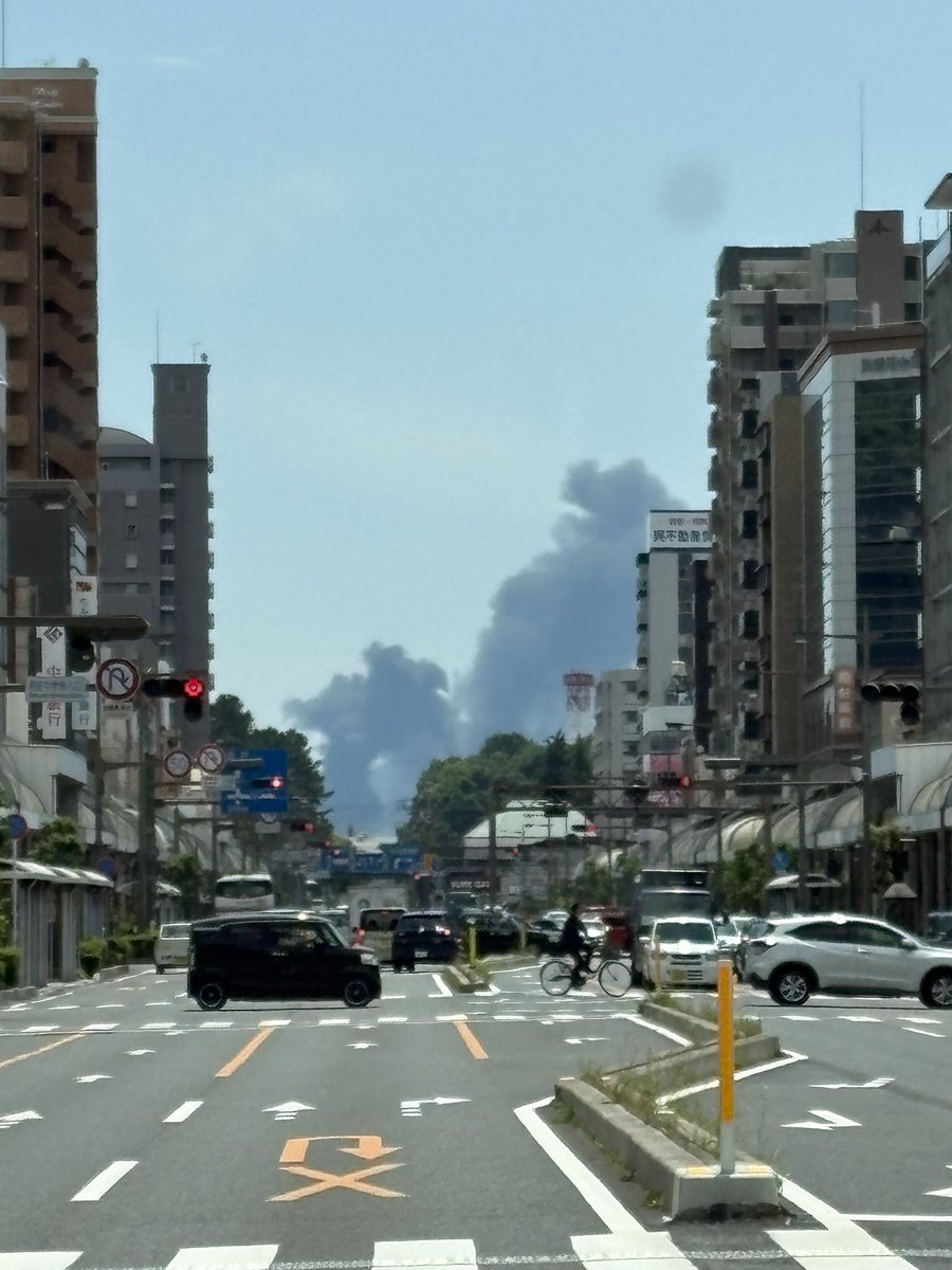 Saturque0's tweet photo. 昼に製鉄所跡地でも爆発したんかと思うてたら、帰り凄い燃えてた。
近くの人気をつけて。 https://t.co/F2ZxdCRBi2