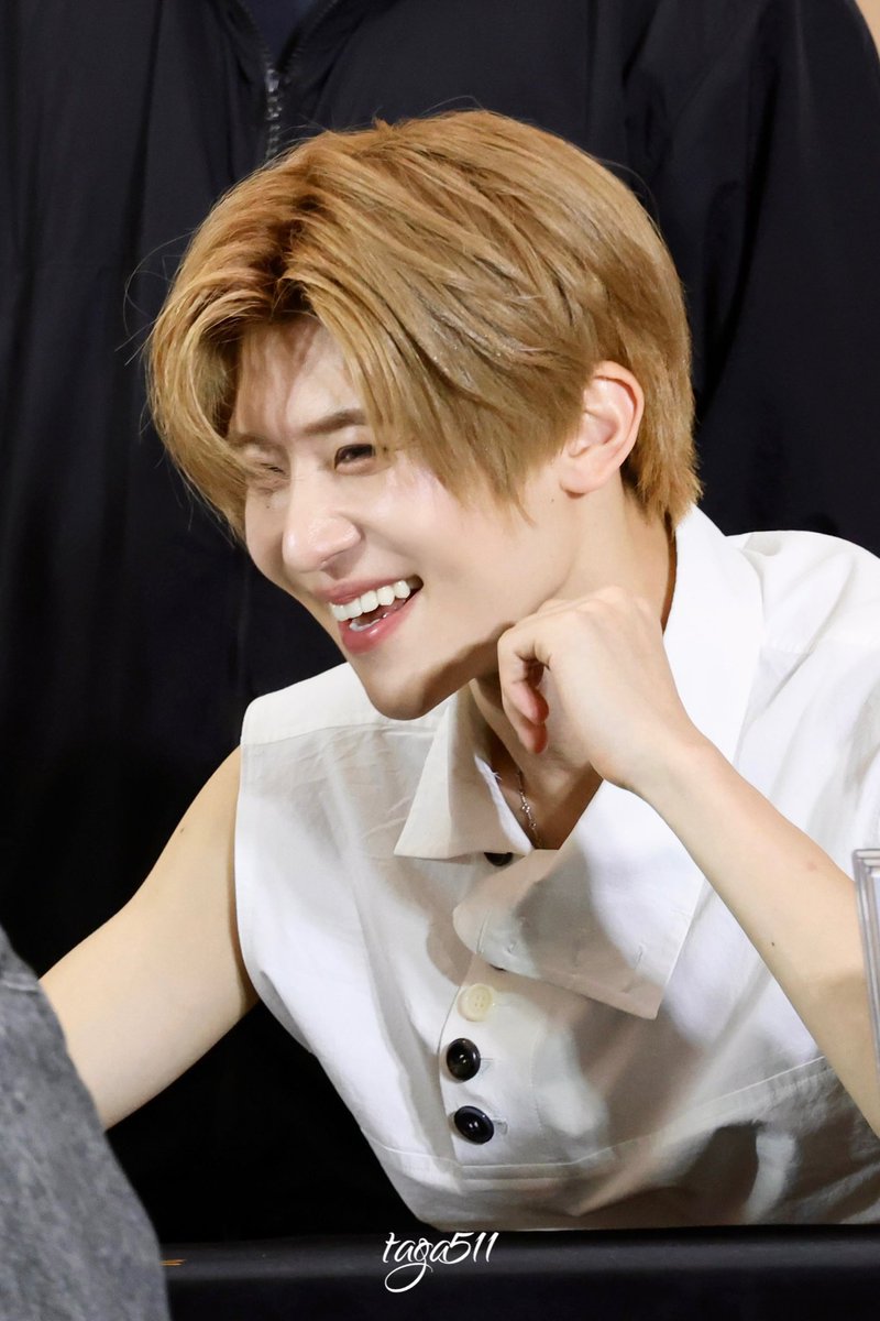 taga511's tweet photo. 260510 😆🪽

#시온 #SION #シオン 
#NCTWISH #엔시티위시 https://t.co/SrzzzVxmaH