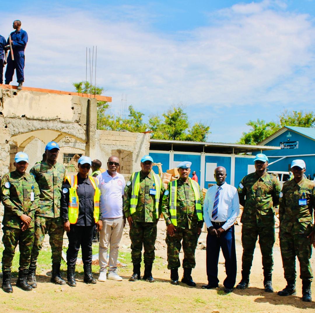 SFH_SouthSudan's tweet photo. 🇷🇼🇸🇸 Partnership beyond borders in action

With support from @unmissmedia Rwandan Contingent Army &amp; Police, we’re expanding our Gudele Health facility in #Juba to include inpatient care, medicine storage, &amp; improved working spaces

Together, we’re strengthening healthcare access. https://t.co/rbZOSuNoWu