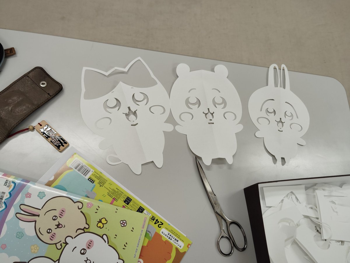 ちいかわ】を紙切りで作製したけど、、俺のは、実物よりも細い気がする