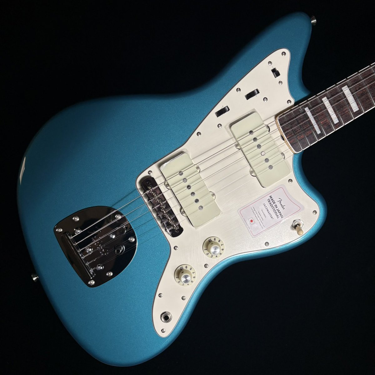 入荷速報🔥】 Fenderより 鮮やかなオーシャンターコイズカラーの Made