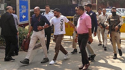 AskAnshul's tweet photo. He is Iqbal Singh, a narco-terrorist.

He masterminded a Punjab-based network that smuggled heroin from Pakistan and channelled drug proceeds via hawala to fund Hizbul Mujahideen operatives in Kashmir for terror activities.

He fled to Portugal in 2020. He has now been extradited to India and arrested by the NIA.