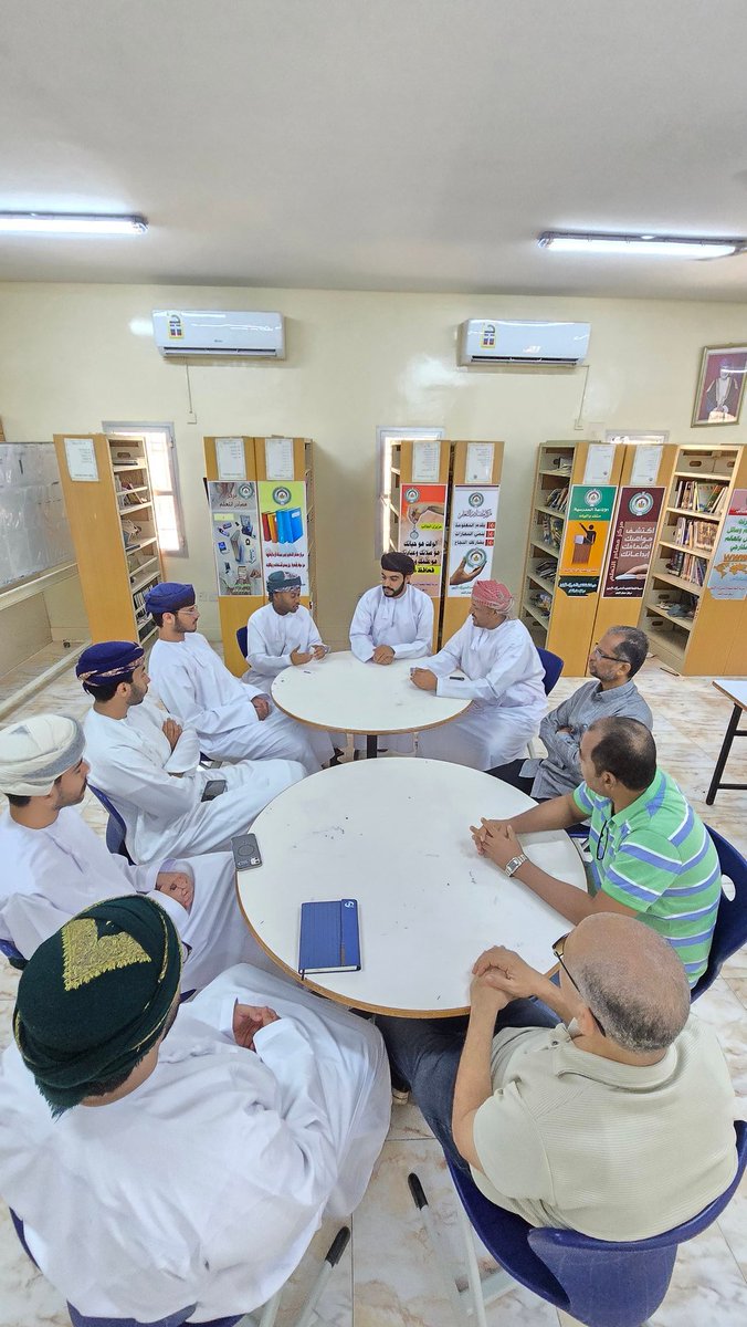 altermzzi's tweet photo. تم اليوم في مدرسة الترمذي توديع طلبة المتدربين من جامعة ظفار قسم اللغة الإنجليزية  وتم توزيع  شهادات  تدريبية للمتدربين 
بحضور مدير المدرسة الاستاذ علوي الذهب ومنسق المادة الاستاذ سعيد سالم المعشني ومعلمين  مادة اللغة الإنجليزية.  
#فعاليات_تعليمية_ظفار https://t.co/MMO06F16tu
