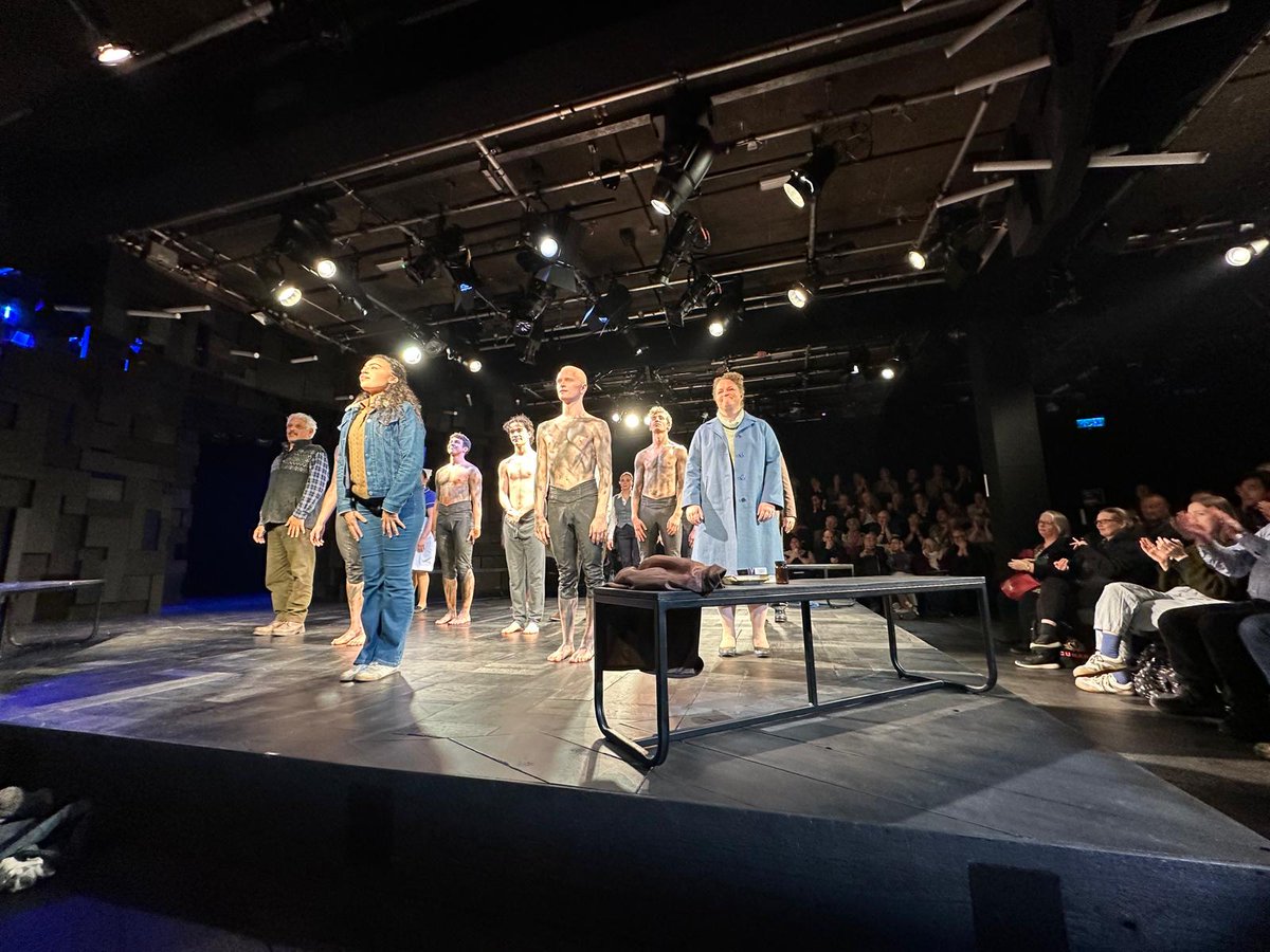 DamonMillar's tweet photo. Equus at the Menier Chocolate Factory.
A brilliant revival with truly committed performances.
Toby Stephens gives perhaps his finest stage performance yet.
And Noah Valentine doesn’t merely play the troubled young lead — he seems to fully inhabit him.
Intense, intelligent, deeply unsettling theatre.
4.5/5
